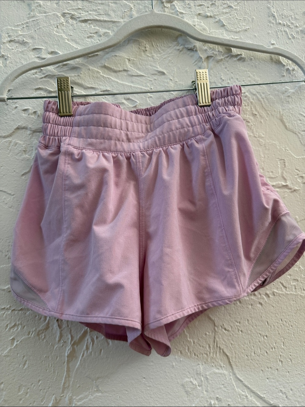 Luluelmon hotty hot shorts high rise 2.5 size 2